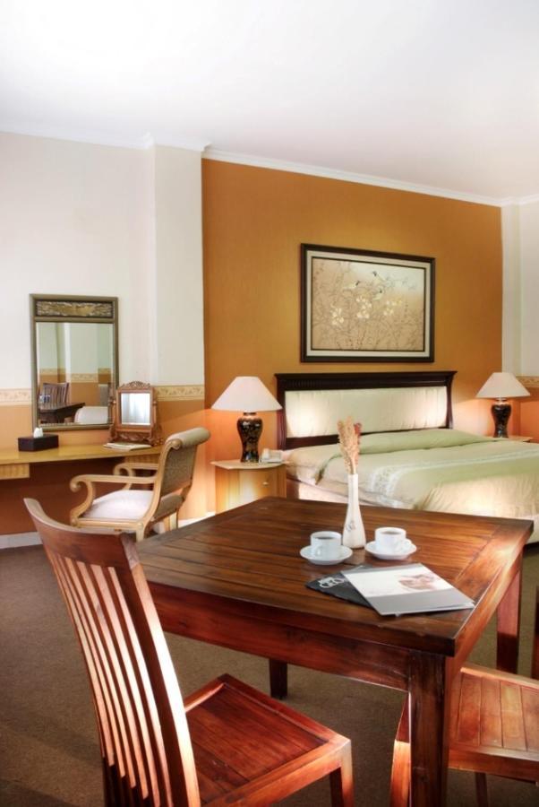 Umm Inn Hotel Malang Exterior photo